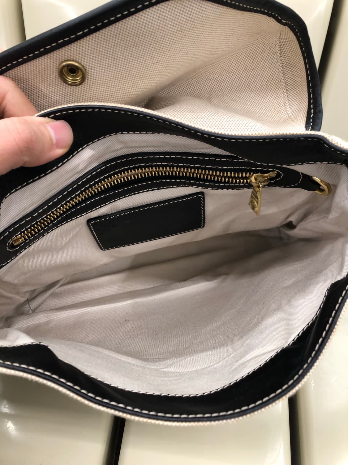 헌팅월드 캔버스 크로스백 상품이미지4