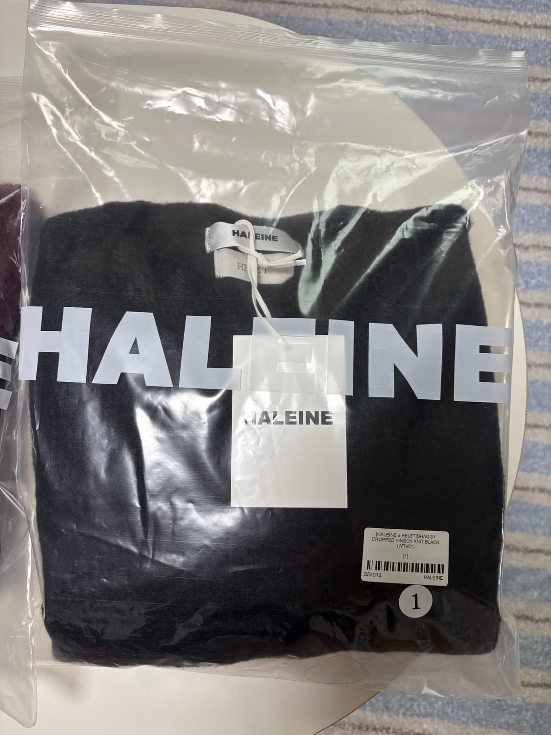 알렌느 헬렛 샤기 크롭 브이넥 블랙 1 상품이미지3