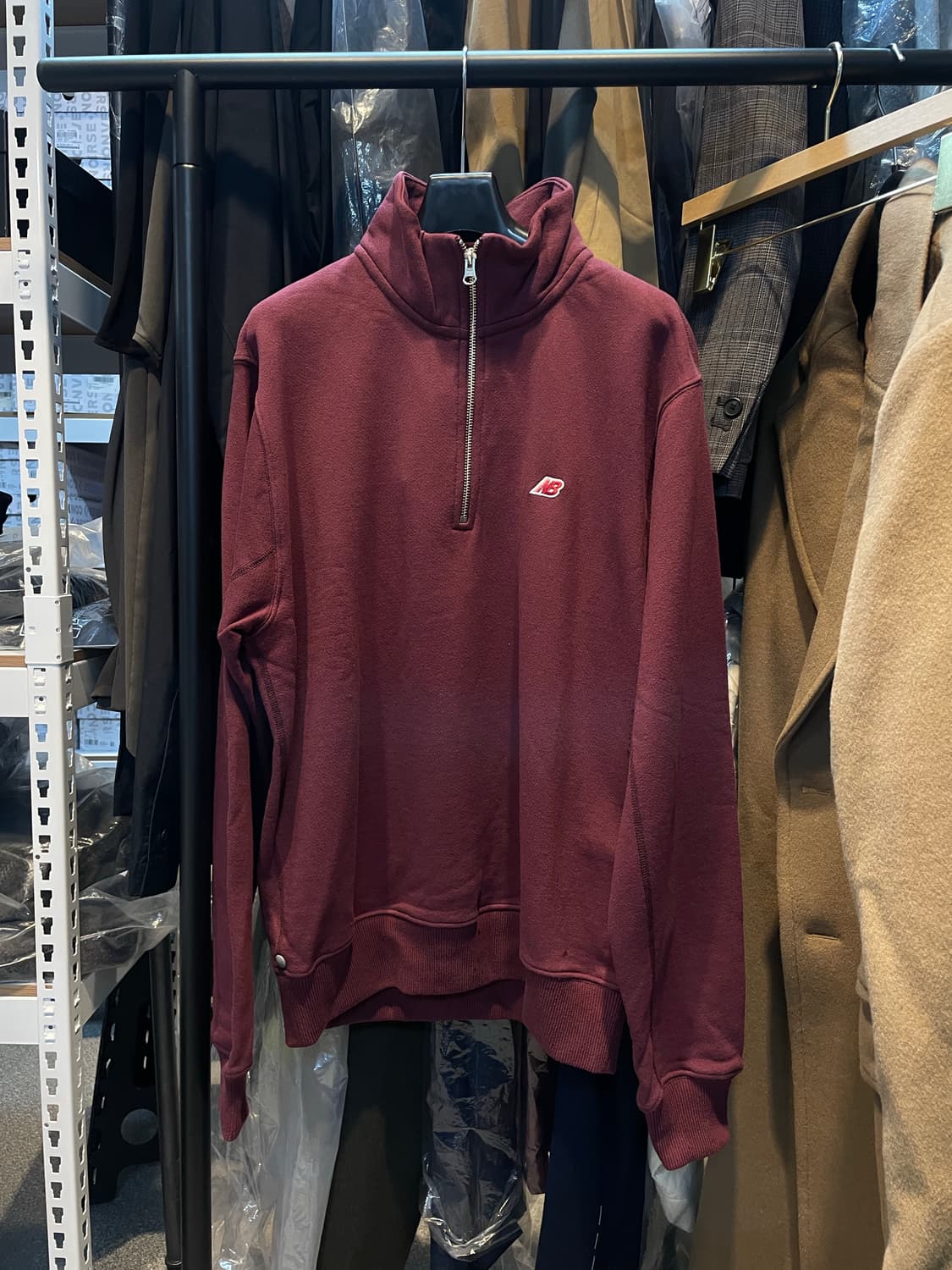 (정품/새상품) 뉴발란스 남성 버건디 NB 자수 로고 반 집업 상품이미지1