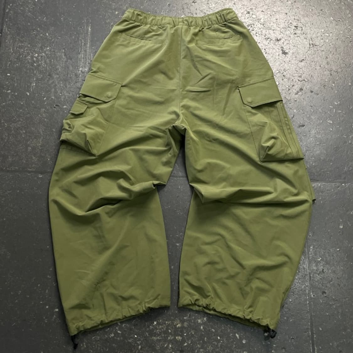 100 아디다스 스트링 와이드 카고팬츠  상품이미지5