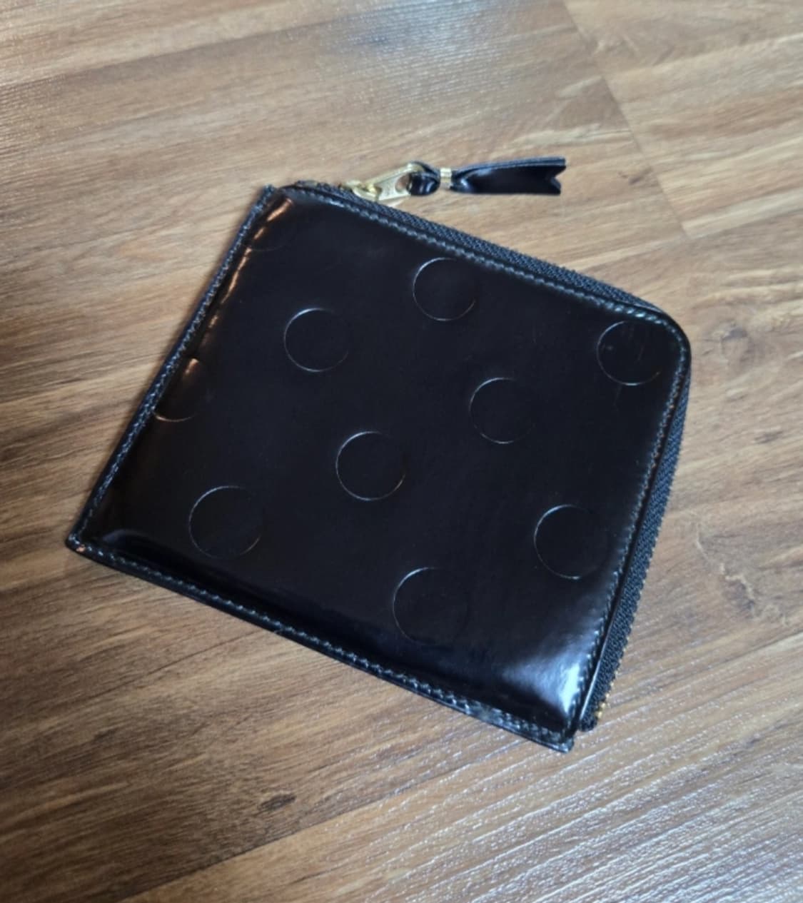 꼼데가르송 엠보싱 지갑 미니 L자 지퍼 도트 가죽 폴카 - 블랙 [정품] 상품이미지1