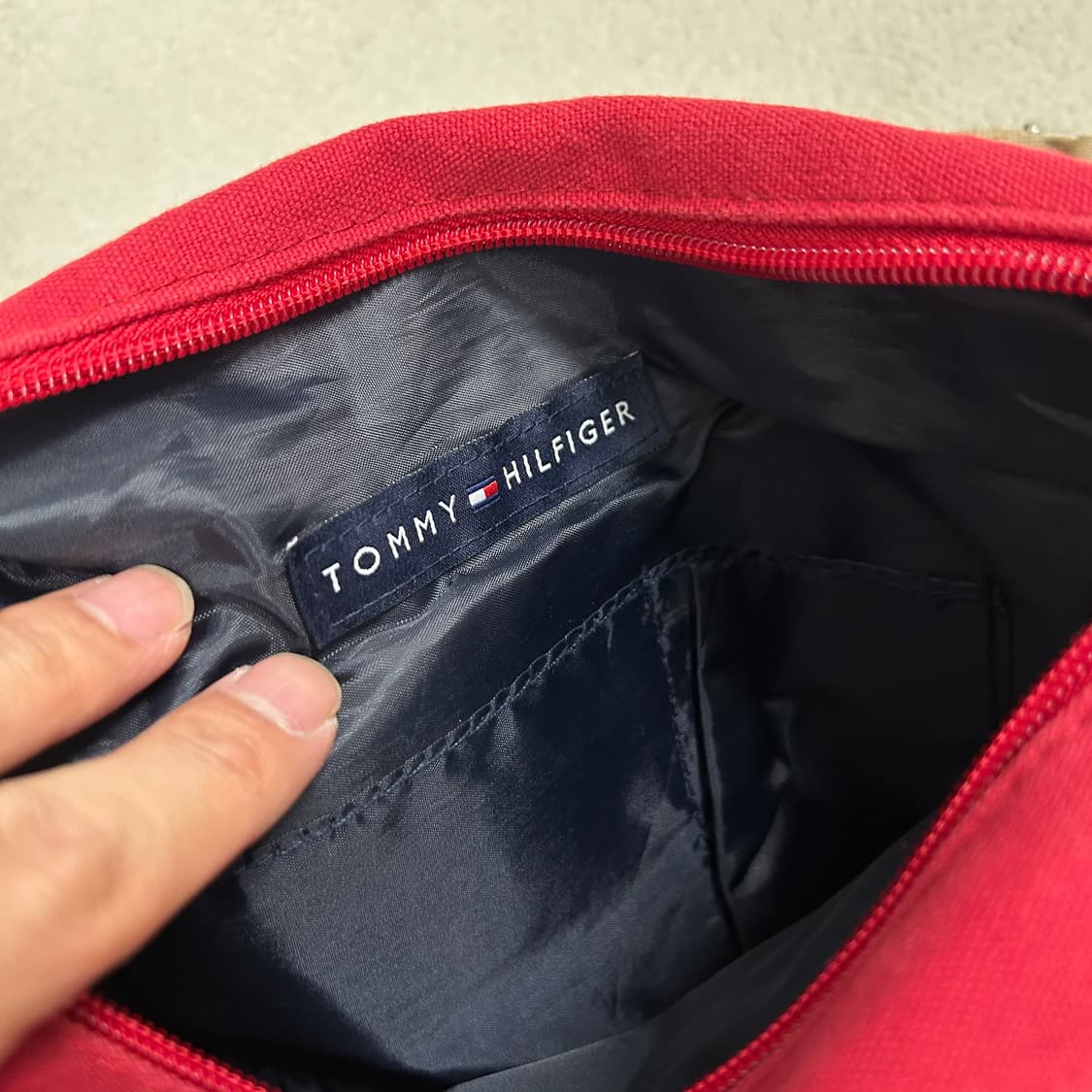Tommy Hilfiger red hammer bag 상품이미지7