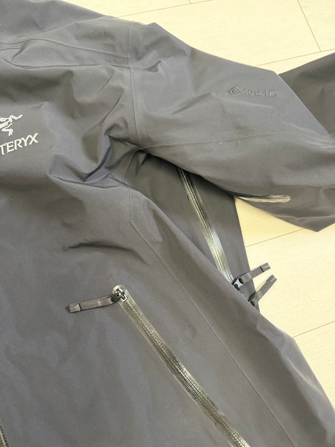 아크테릭스 베타 LT  M 사이즈 블랙 상태 9.7/10  사진찍고 절대 상품이미지5