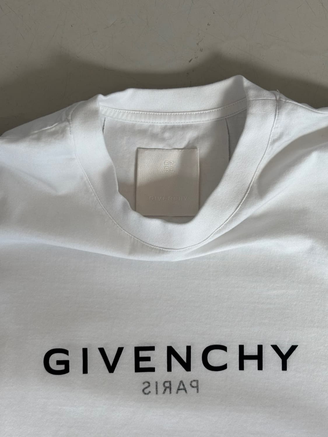 Givenchy Round T 상품이미지4