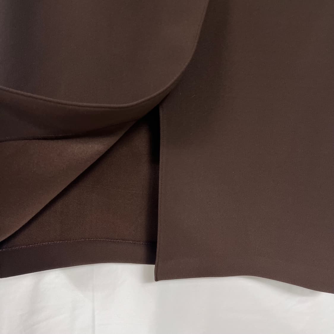 25FW 오르(ORR) 고밀도 슬림핏 브라운 스커트 상품이미지7