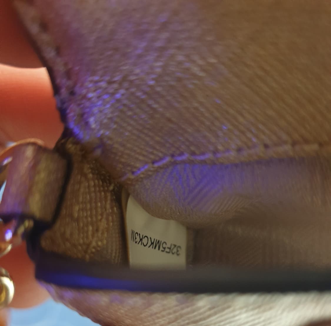 마이클코어스 금박 에어팟프로 케이스 상품이미지2