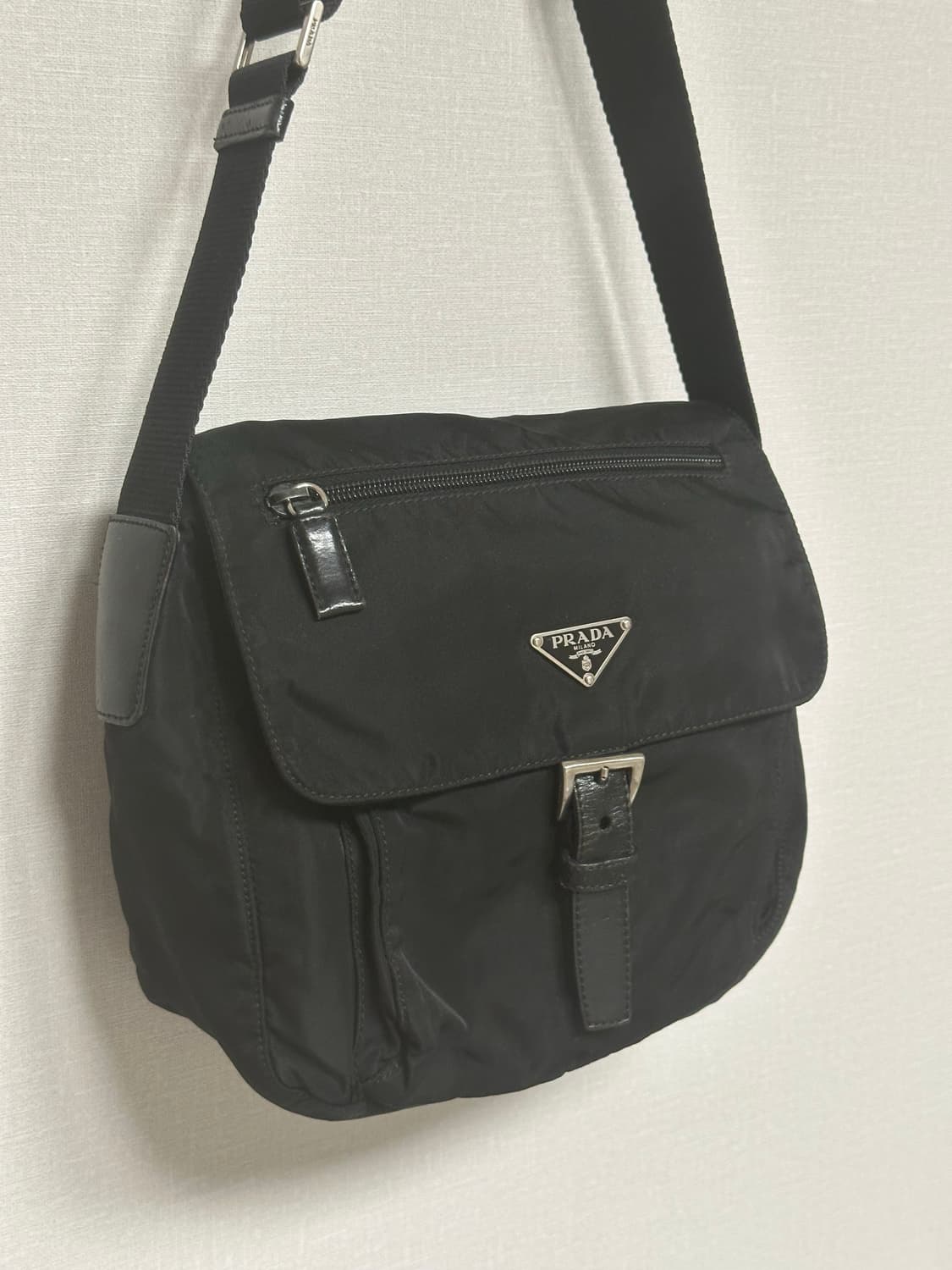 프라다 블랙 버클 메신저백 크로스백 주우재백 상품이미지7