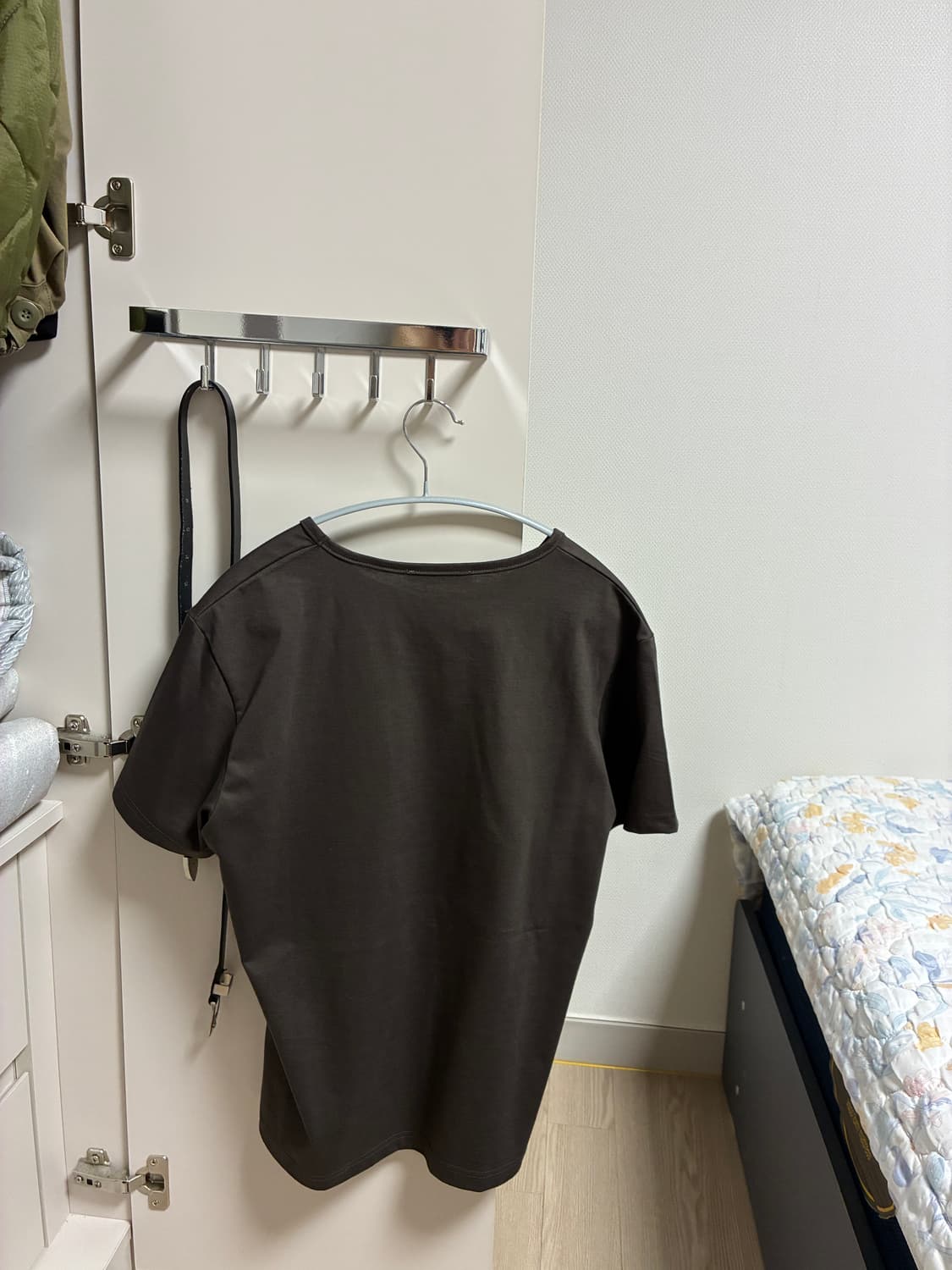 les pin t-shirt (charcoal brown) 상품이미지2