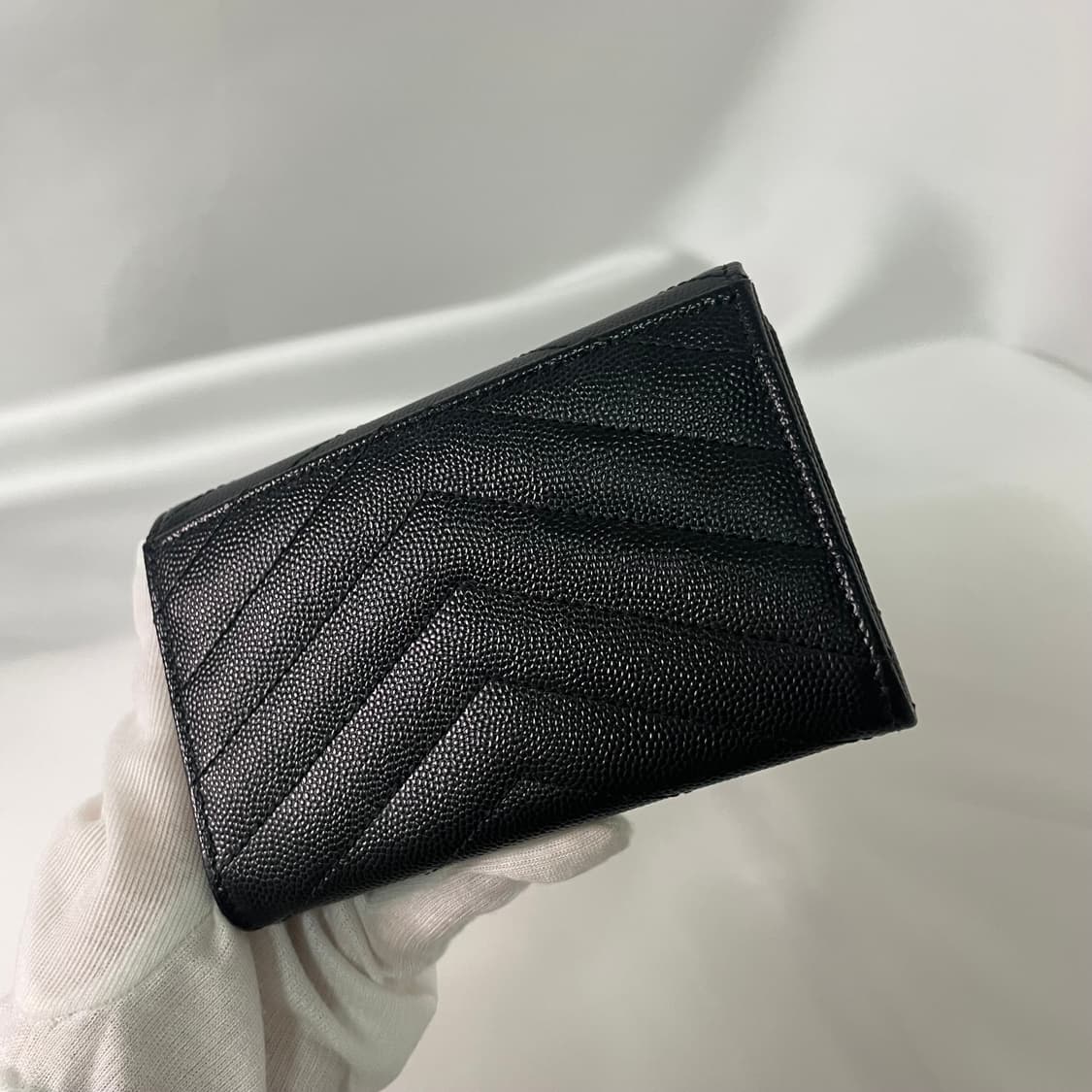 생로랑 마틀라세 플랩 카드지갑 블랙/금장 상품이미지7