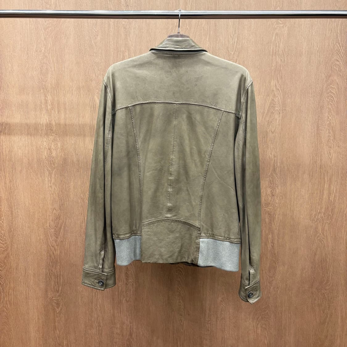 돌체앤가바나 레더 밀리터리 자켓 워싱 텍스처 어깨 견장 디테일 베이지 상품이미지3