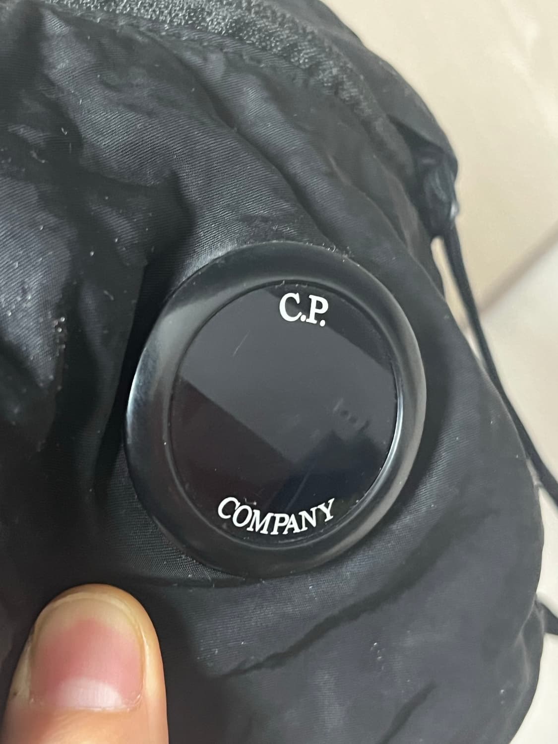 cp컴퍼니 렌즈와펜 크로스백 상품이미지4