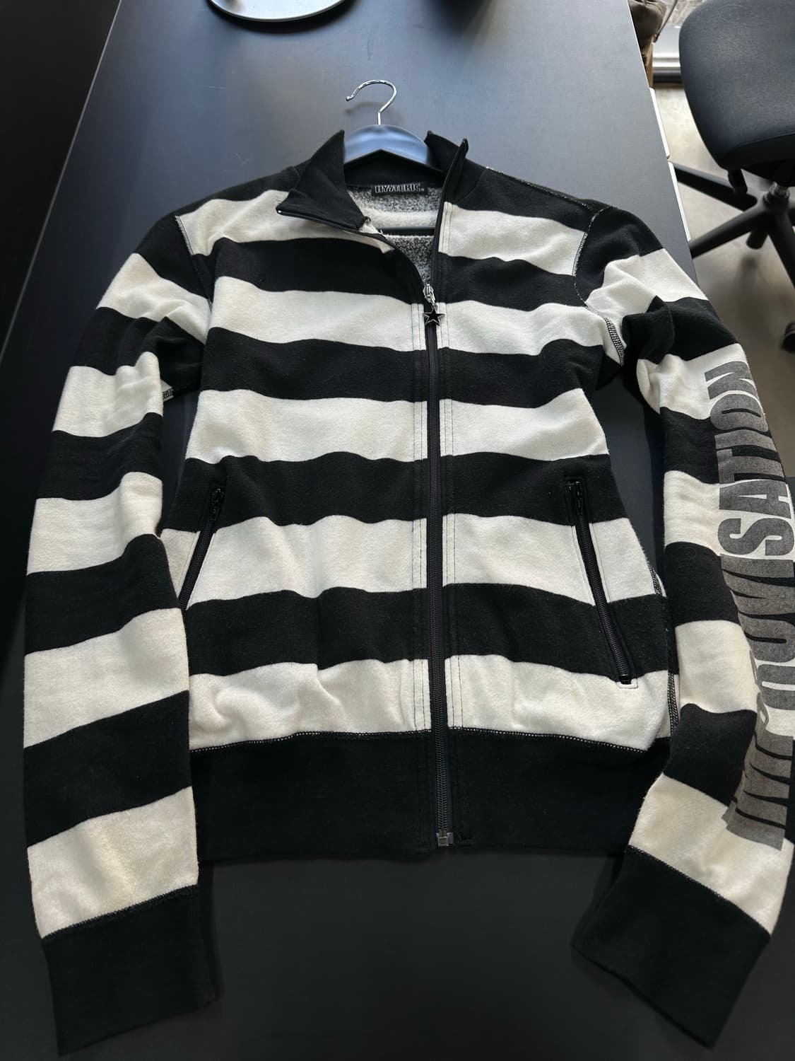 히스테릭글래머 레터링 사선지퍼 스타 스트라이프 집업 상품이미지3