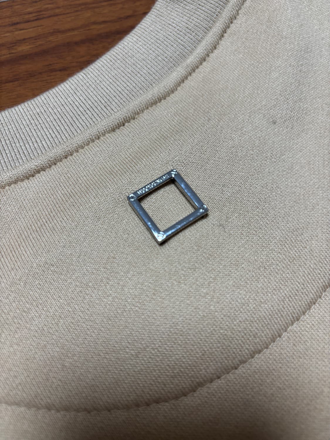 우영미 백로고 스웨트셔츠 베이지 46 상품이미지4