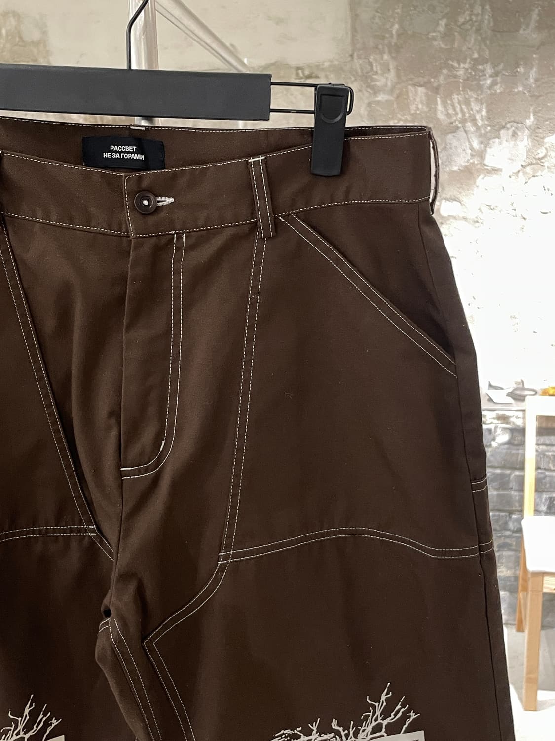 라스벳 브라운 워크 프린티드 카프리 팬츠 상품이미지3