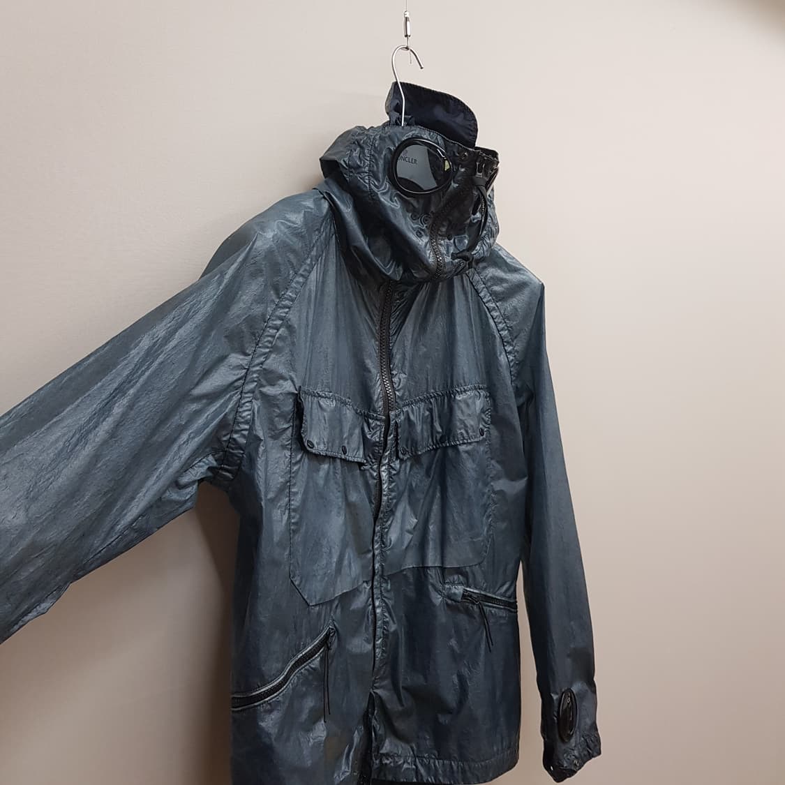 C.P.컴퍼니 고글 후드 메탈릭 나일론 집업 자켓 100사이즈 상품이미지4