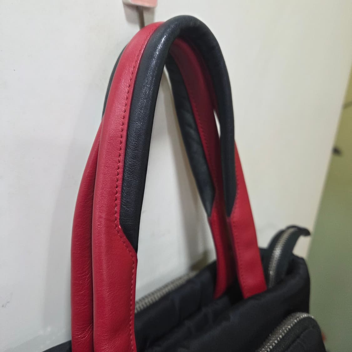 프라다 트라이앵글 토트 상품이미지4