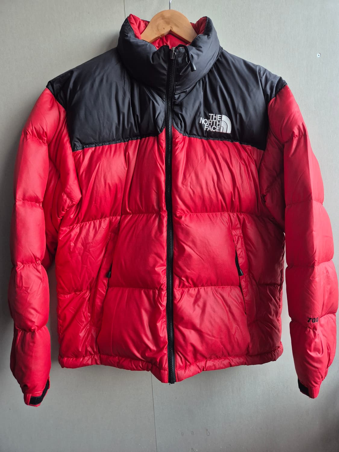 North Face 노스페이스 OG 눕시 700 검빨 센터로고 상품이미지1
