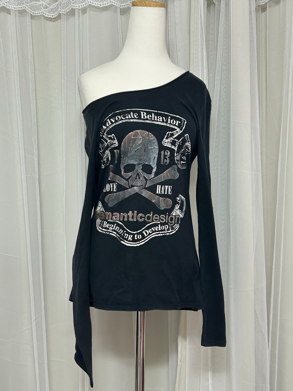 Semantic design 펑크 디테일 딱붙핏 롱슬리브  상품이미지1