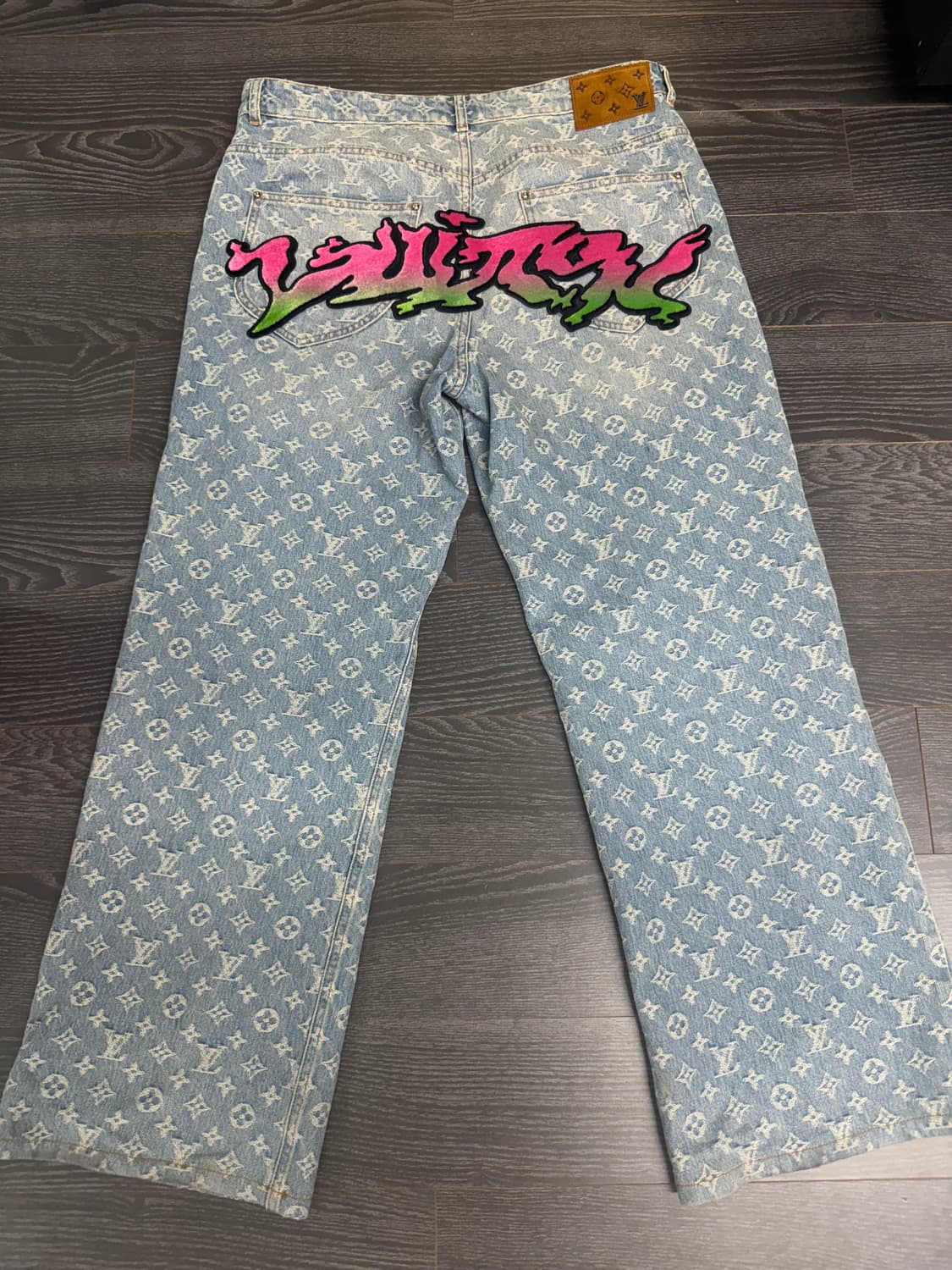 루이비통 22ss 그래피티 배기 데님 팬츠 32사이즈 상품이미지3