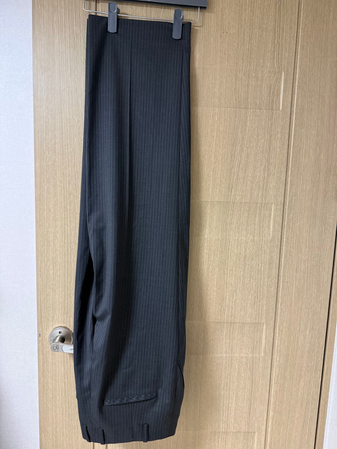 벨리에 슬레이트 블랙 스트라이프 슬랙스 상품이미지3