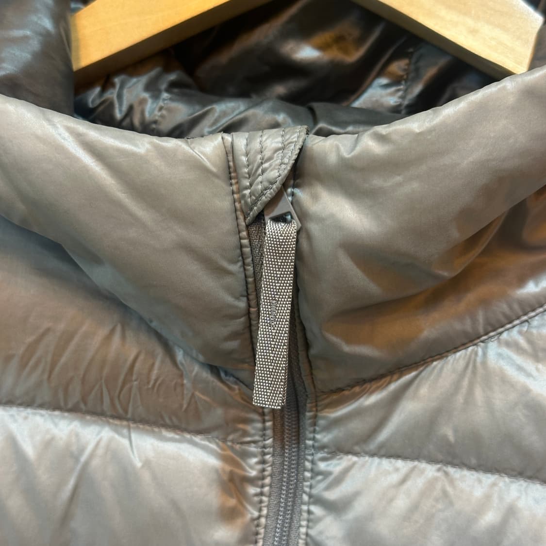 유니클로 다운 후드 경량 패딩  상품이미지3