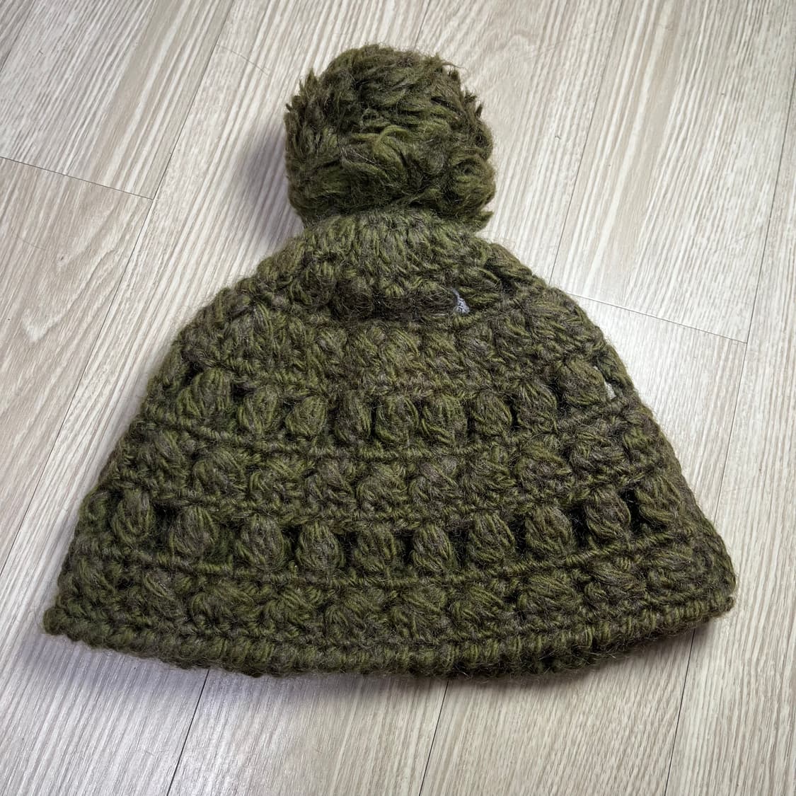 비비안웨스트우드 로고 버튼 방울 비니 상품이미지3