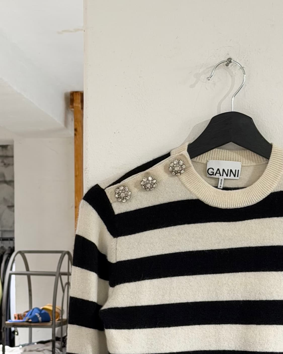 가니 블랙 화이트 스트라이프 크리스탈 버튼 캐시미어 스웨터 상품이미지2