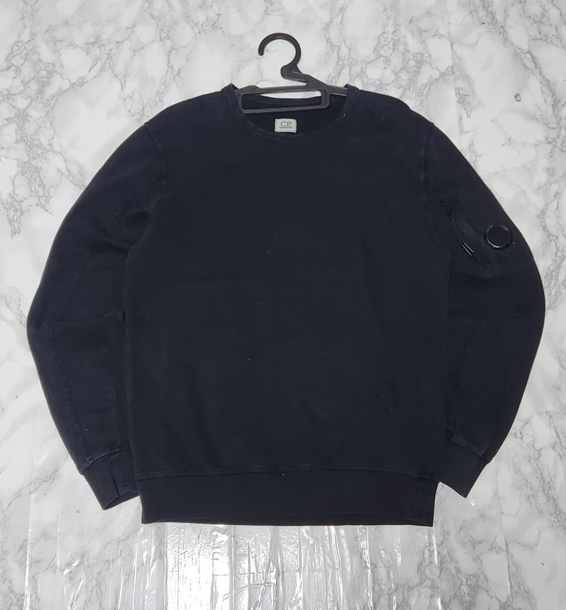 CP 컴퍼니 렌즈 맨투맨 상품이미지1