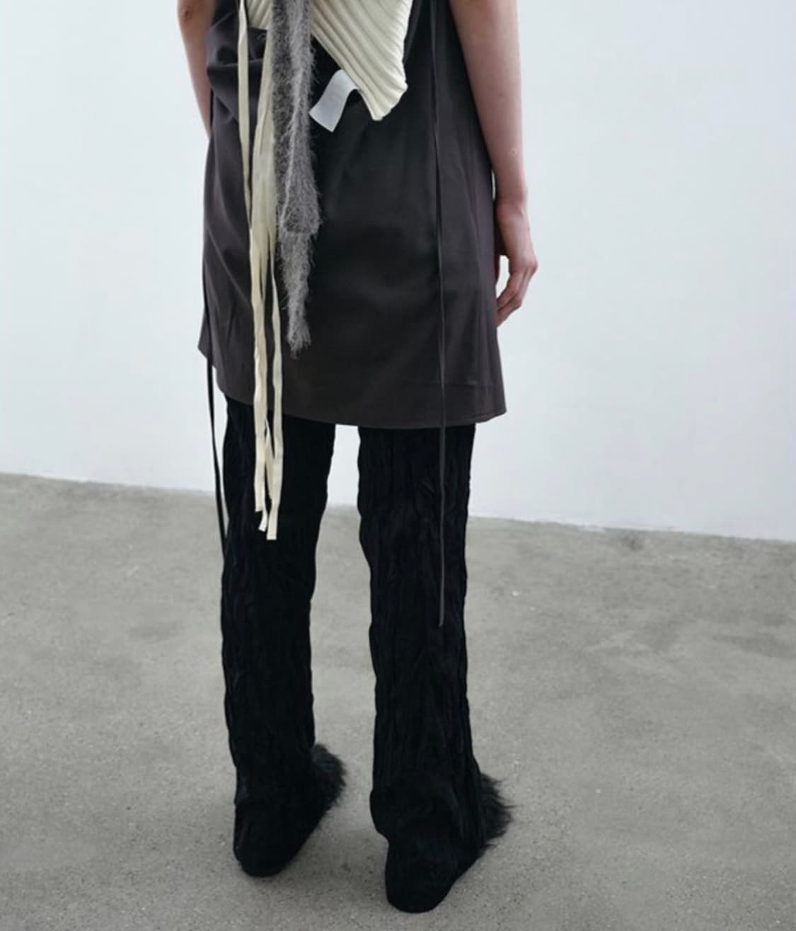 낫띵에브리띵 WRINKLE BOOTCUT PANTS IN BLACK 상품이미지3