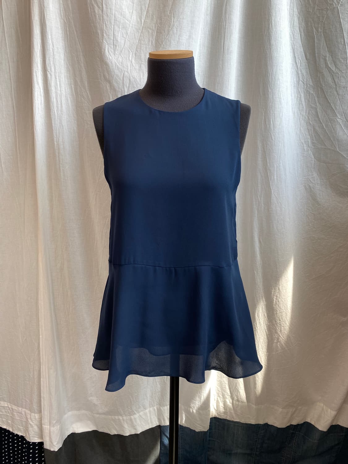 UNIQLO 네이비 슬리브리스 블라우스(M) 상품이미지1