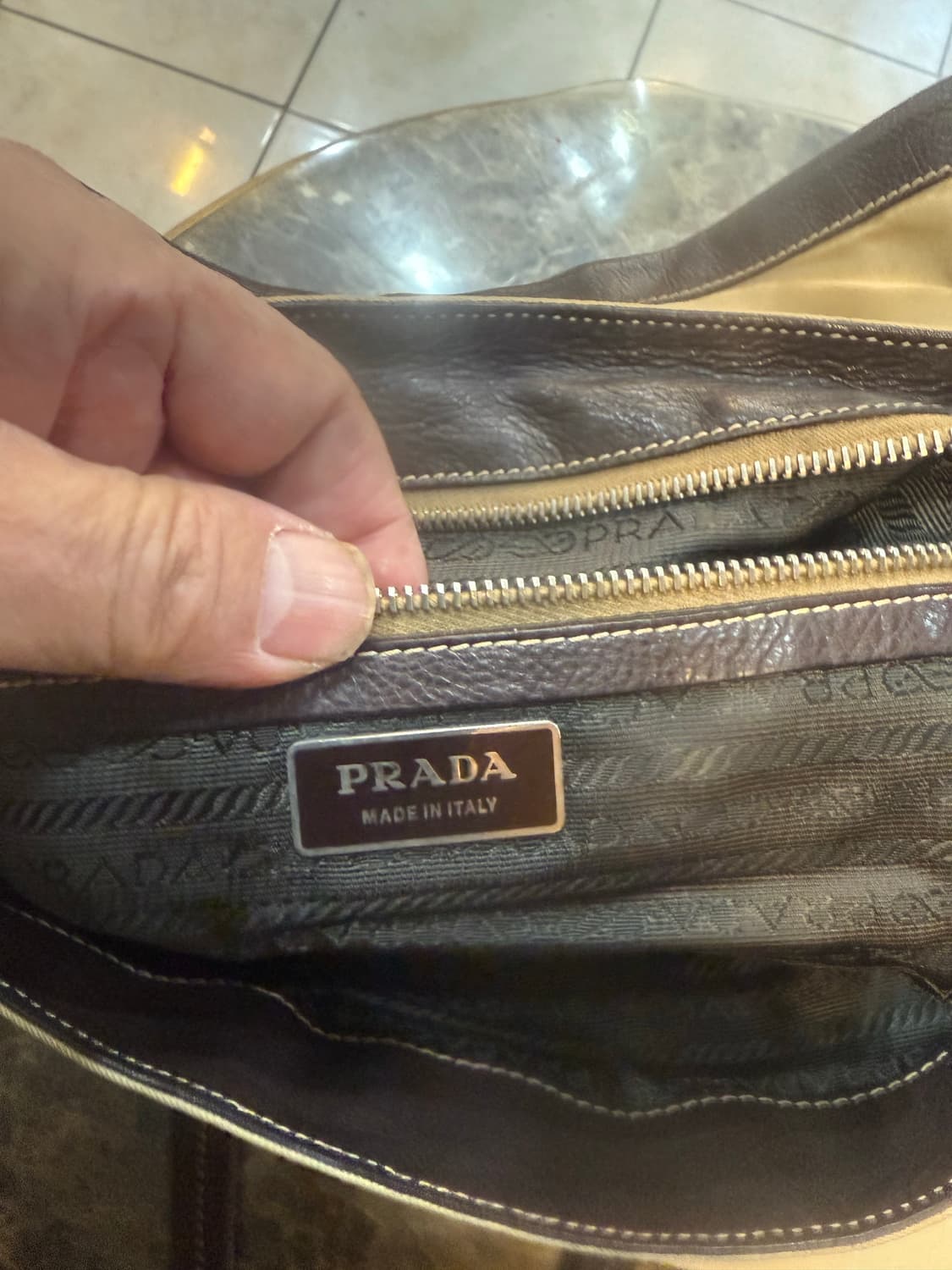 정품 프라다 테수토 포코노 레더 버클 바켓트백 팝니다 상품이미지8