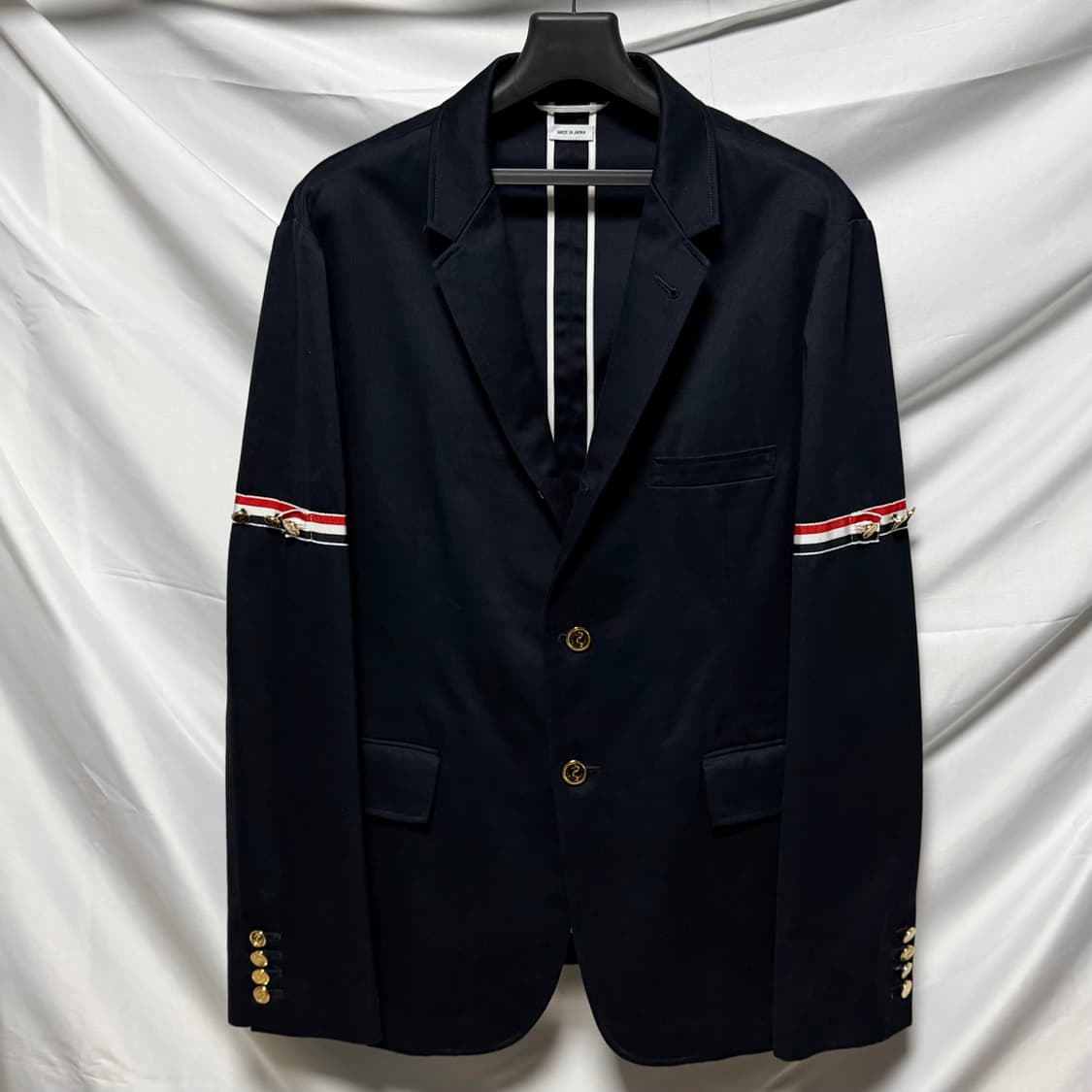 [S+급/4] 톰브라운 암밴드 금장 블레이저 자켓 정장 네이비 상품이미지1