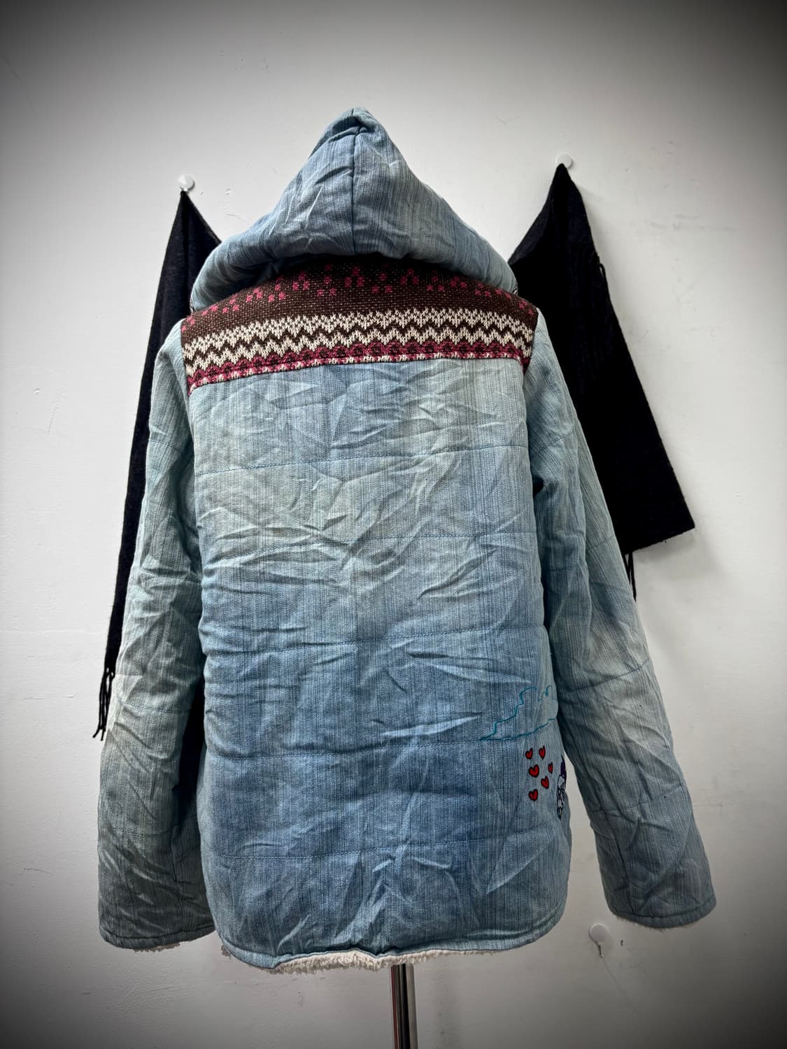 “Scolar” Kitsch&Hippie Mood White Fur Ho 상품이미지10