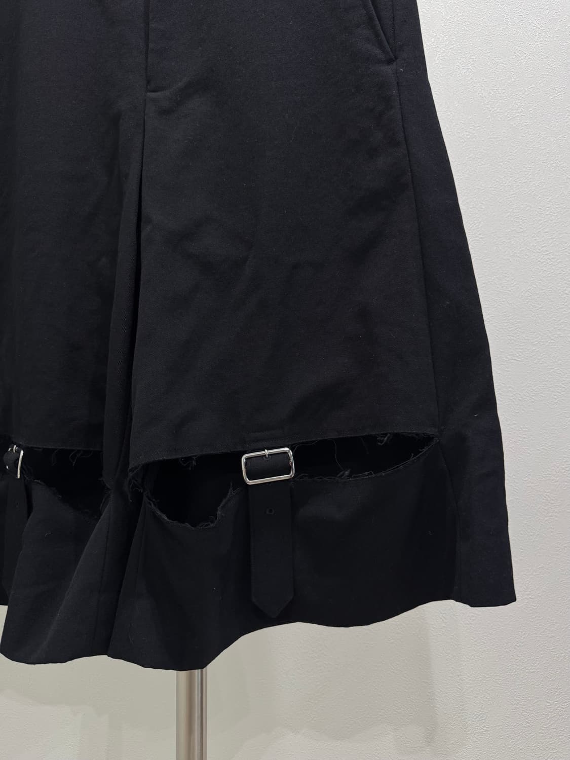 꼼데가르송 블랙 23aw 컷오프 버뮤다 팬츠 상품이미지2