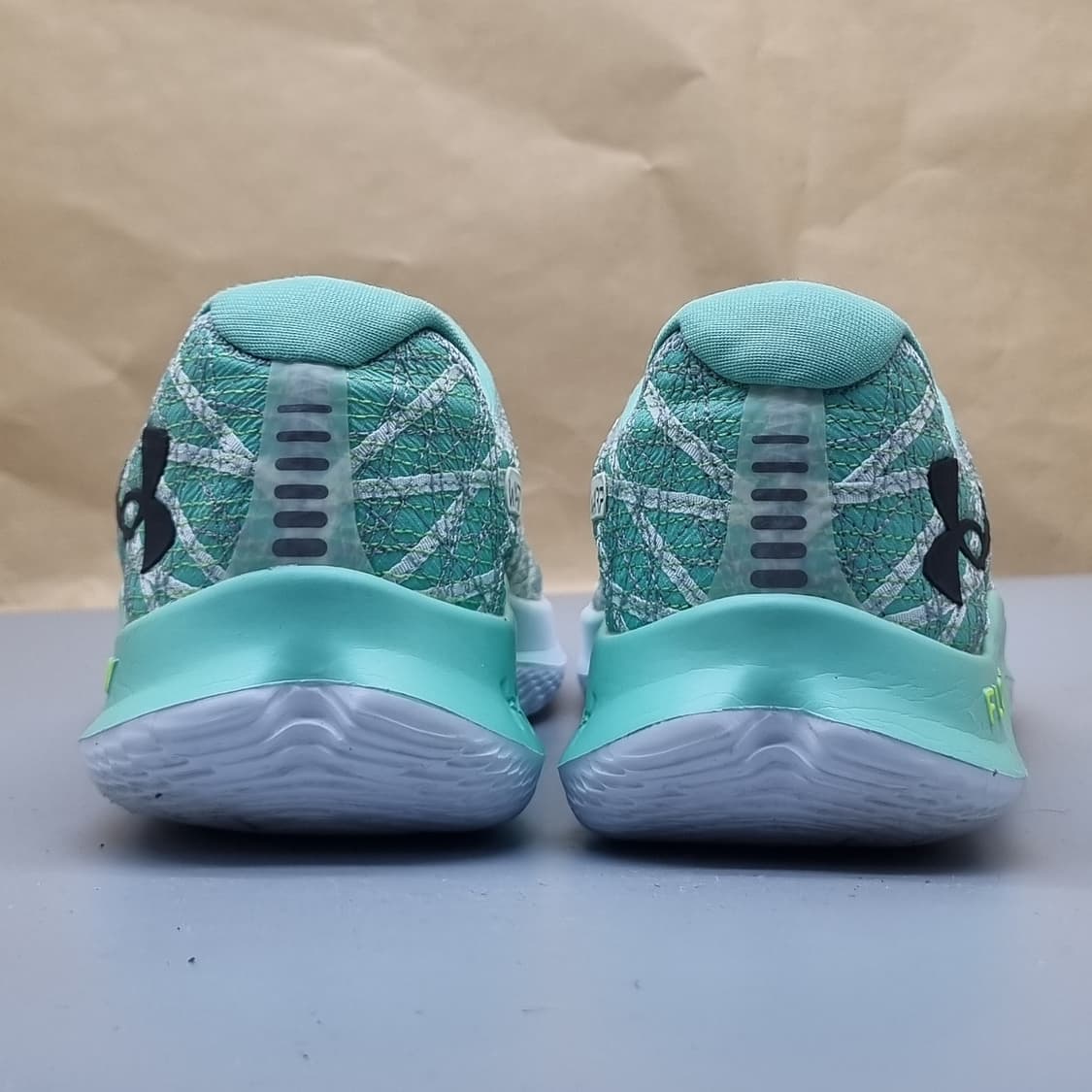 언더아머 플로우 벨로시티 윈드2 255 상품이미지4