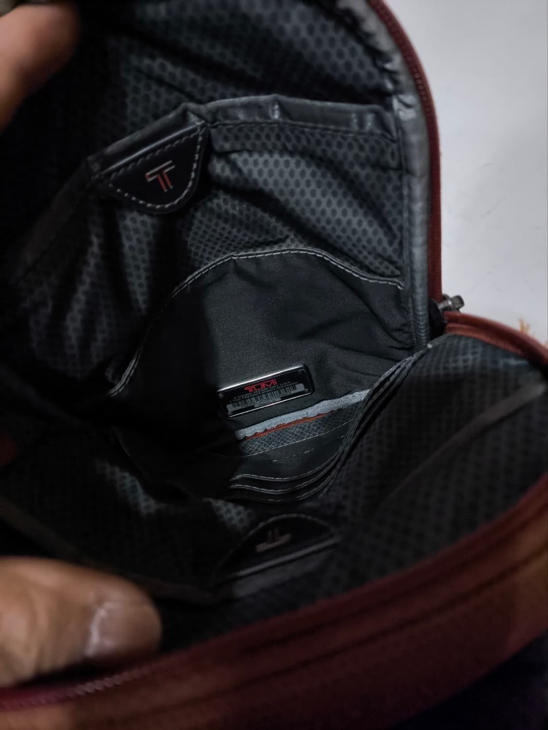 투미 티테크 미니크로스백 상품이미지9