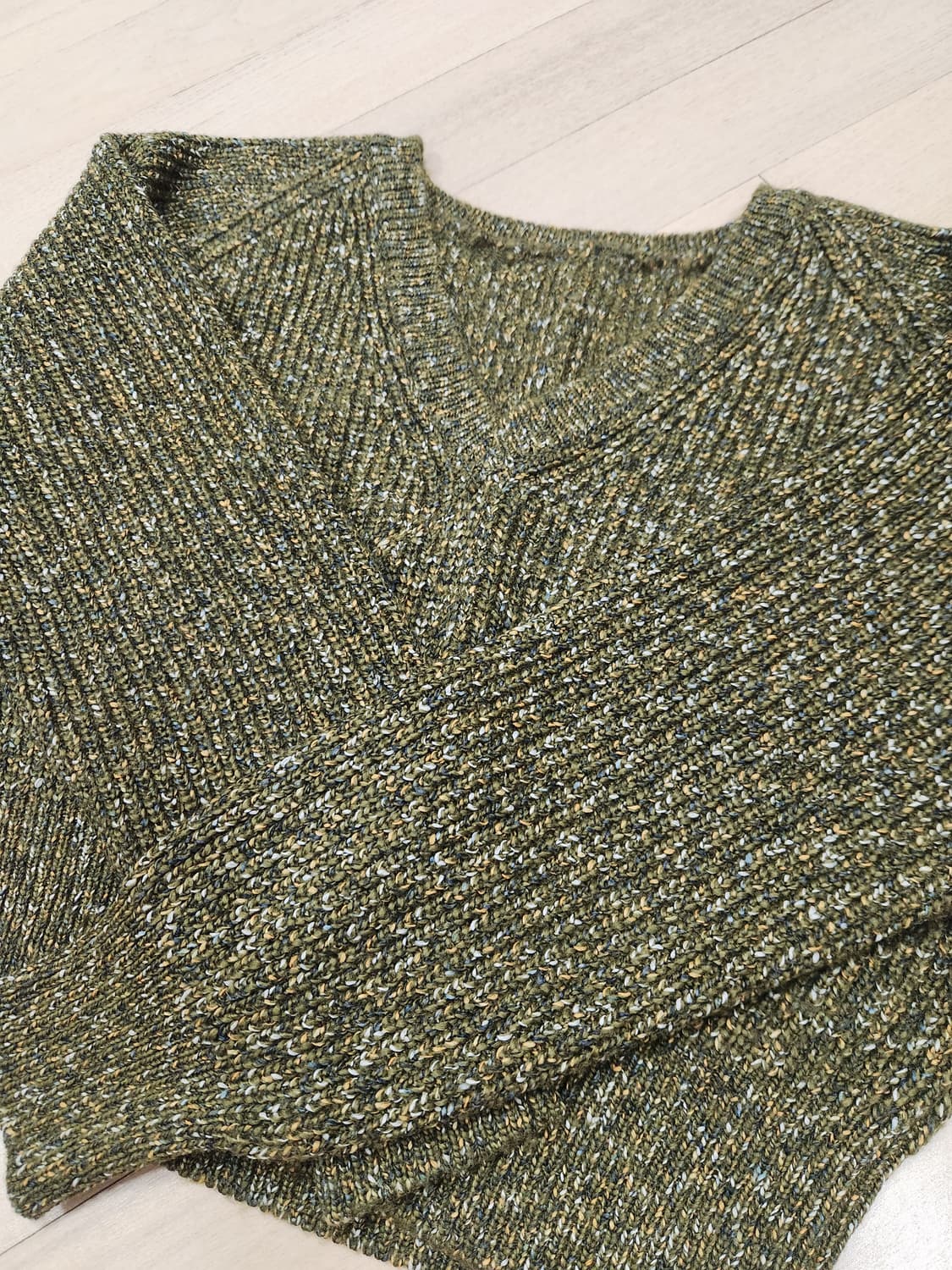 [Ribbontie] 쇼핑몰 리본타이 브이넥 크롭니트 / 프리사이즈 상품이미지1