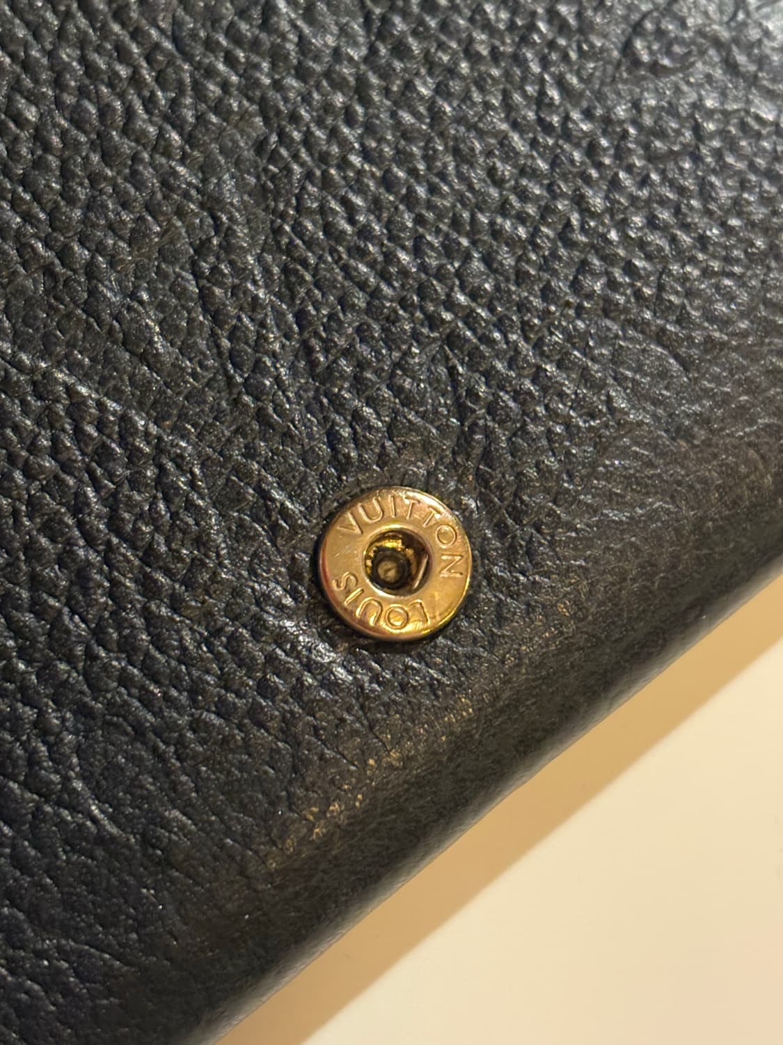 루이비통 카드 홀더 모노그램 엠보스 블랙 상품이미지8