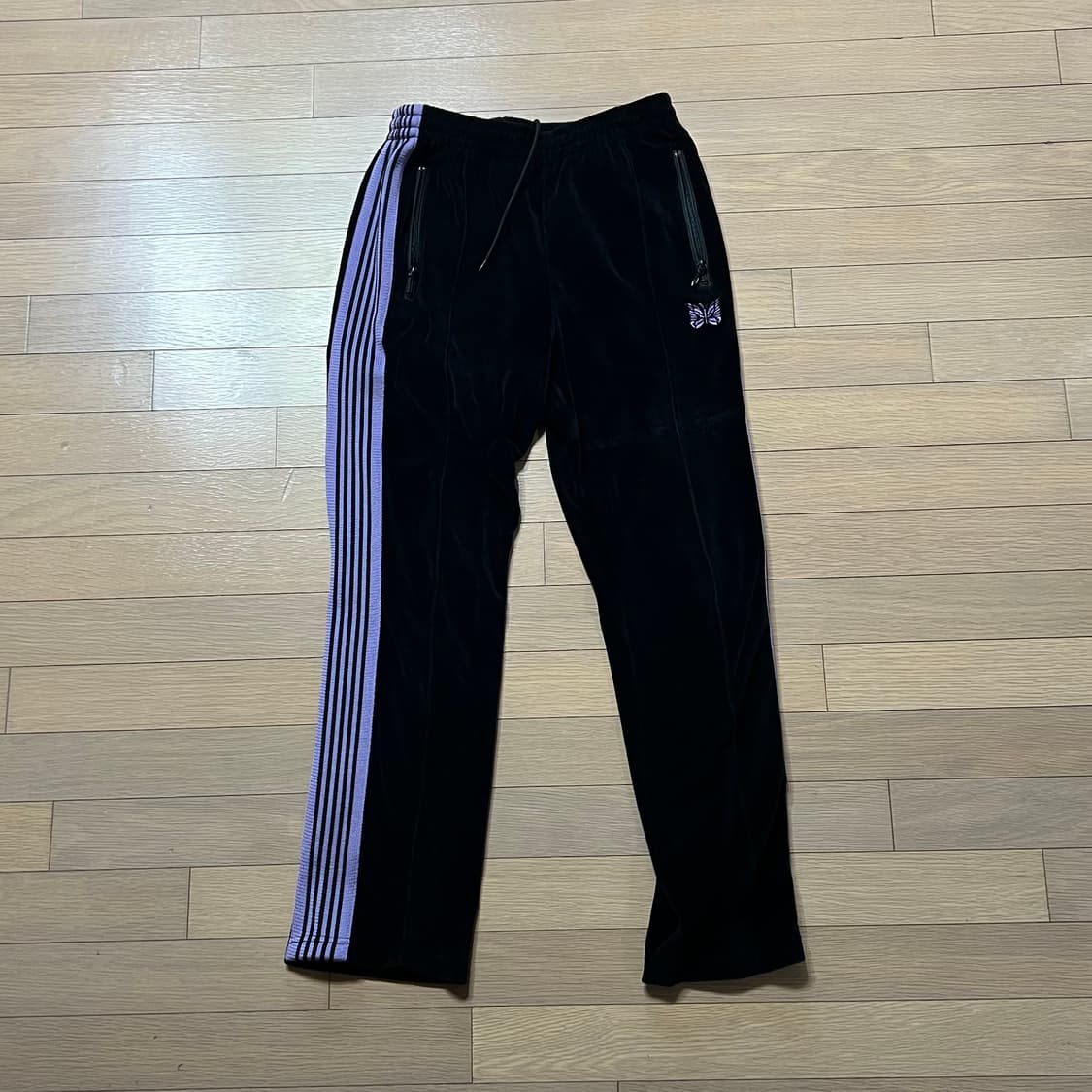 니들스 내로우 벨루어 트랙팬츠 블랙 상품이미지1