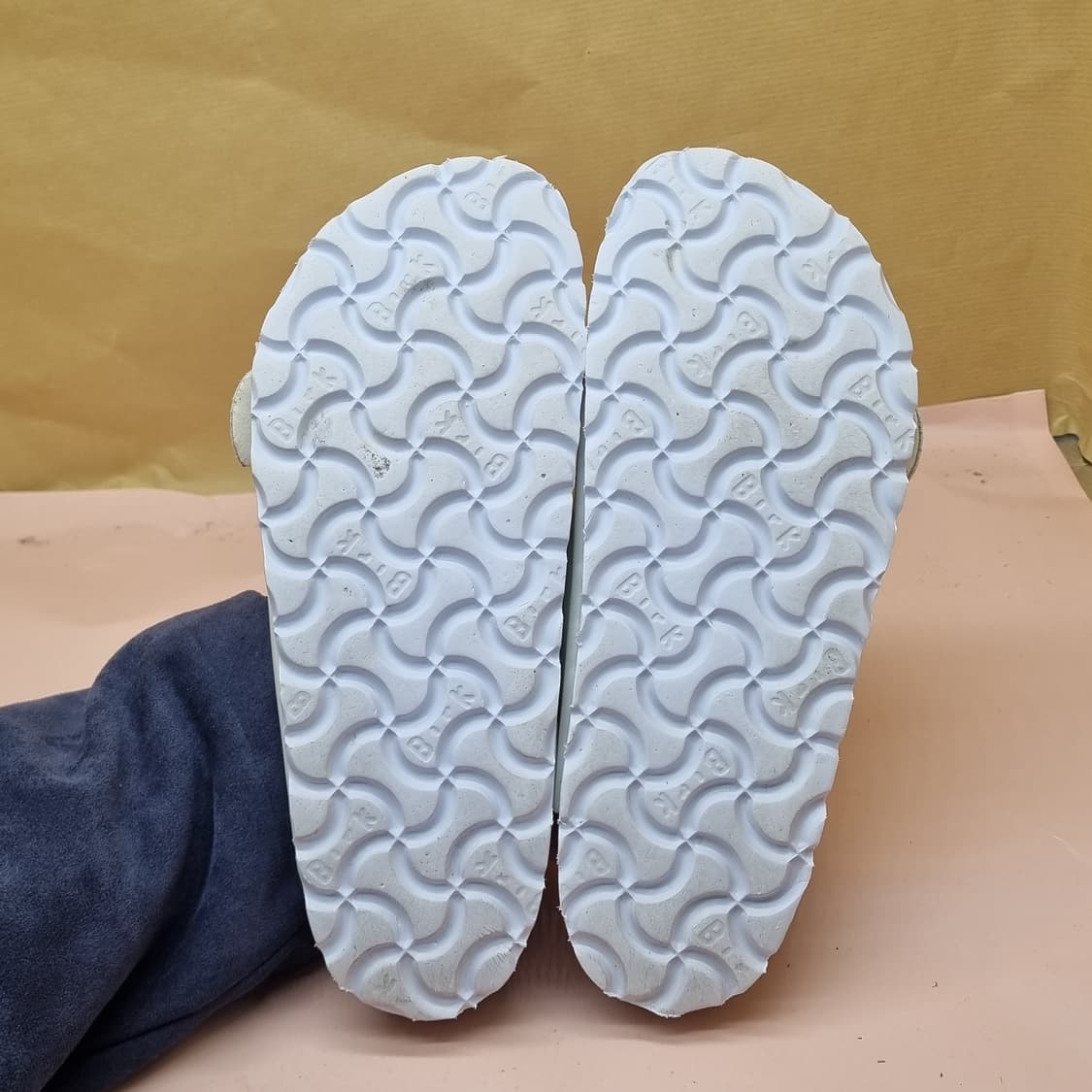 버켄스탁 아리조나 화이트 샌들 230 상품이미지3