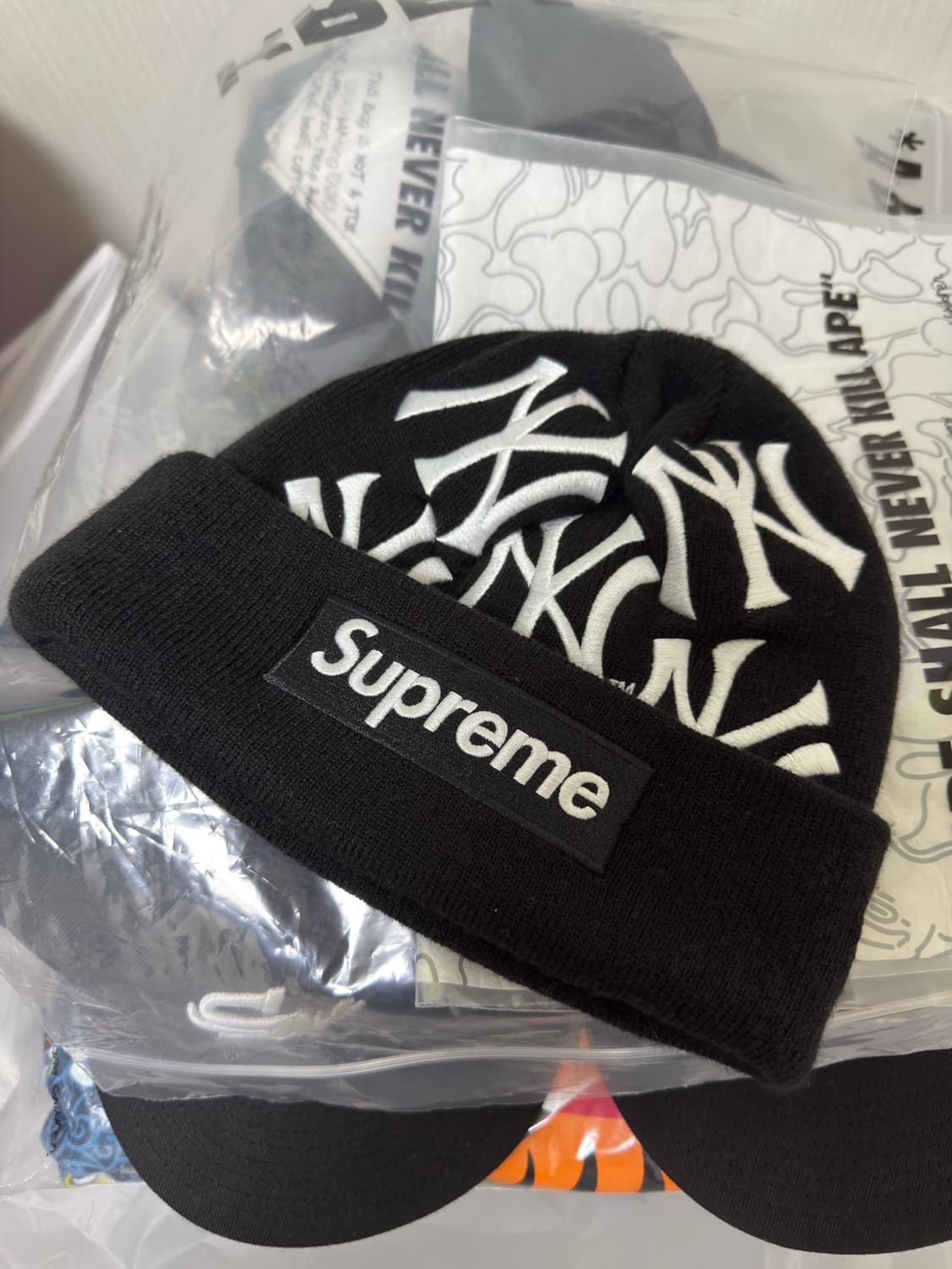 Supreme x New Era Box Logo Beanie Black 상품이미지3