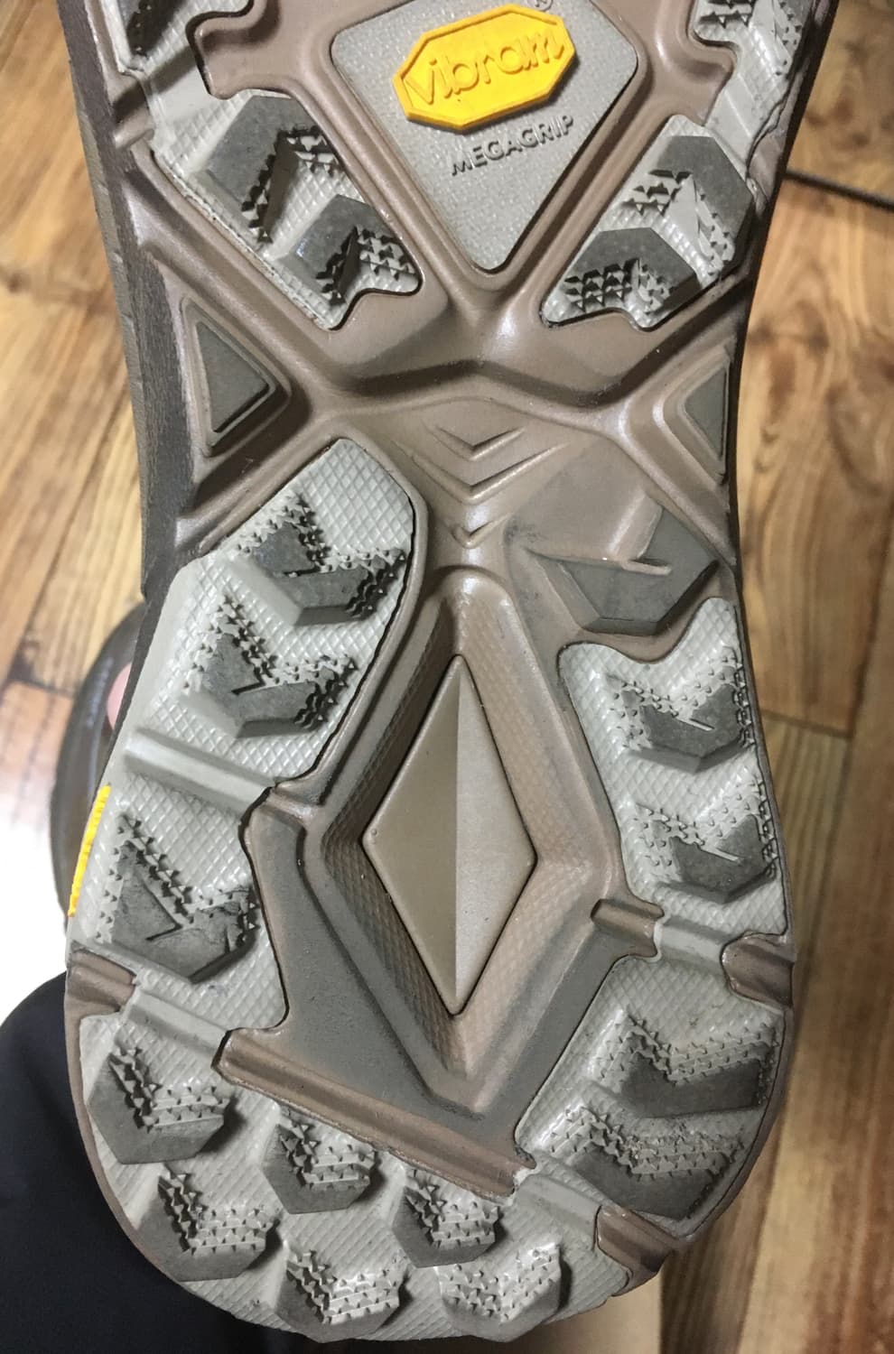 호카 새티스파이 마파테스피드4 라이트 러버 판매합니다 상품이미지9