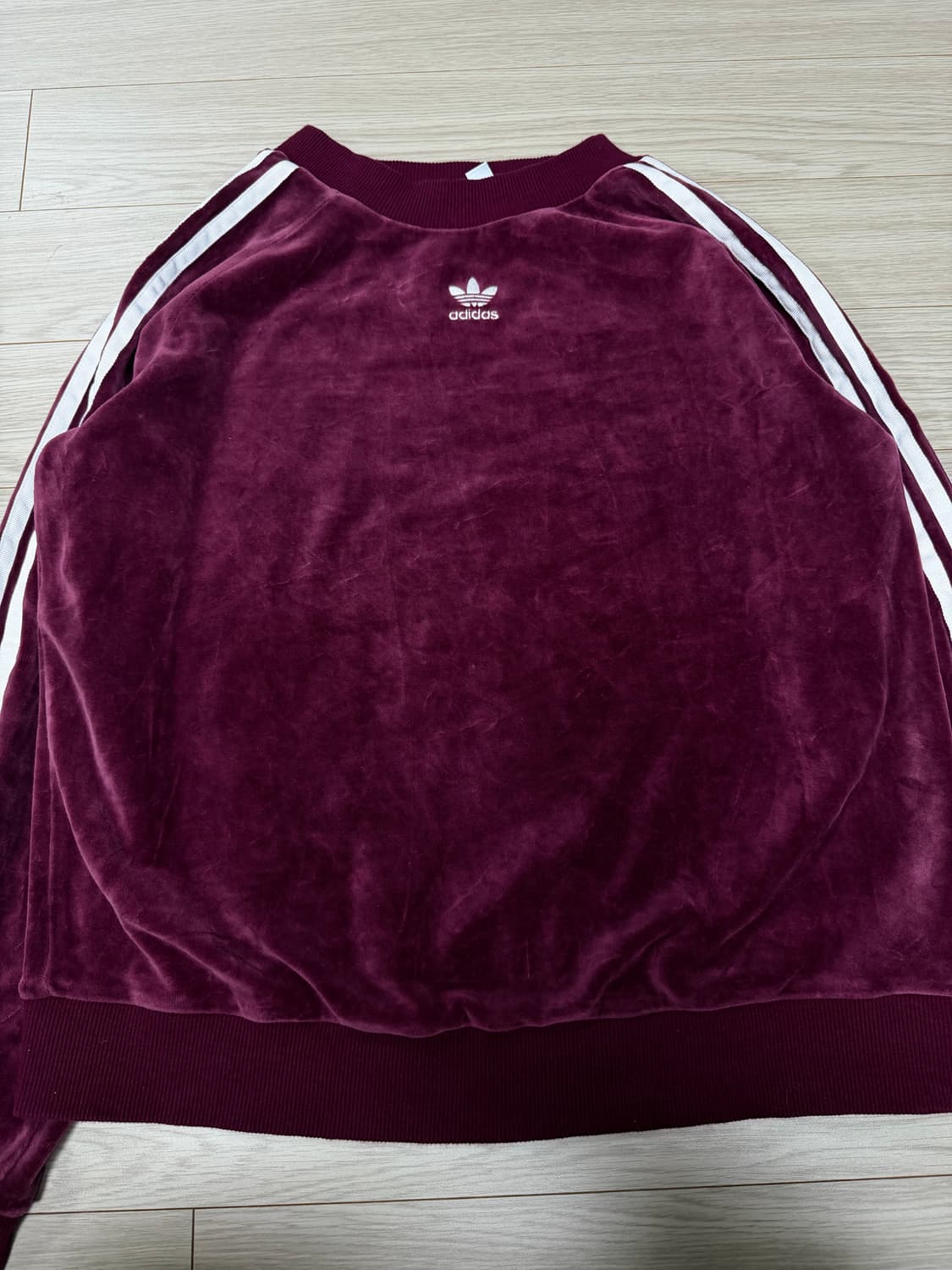 아디다스 벨벳 버건디 맨투맨  상품이미지2