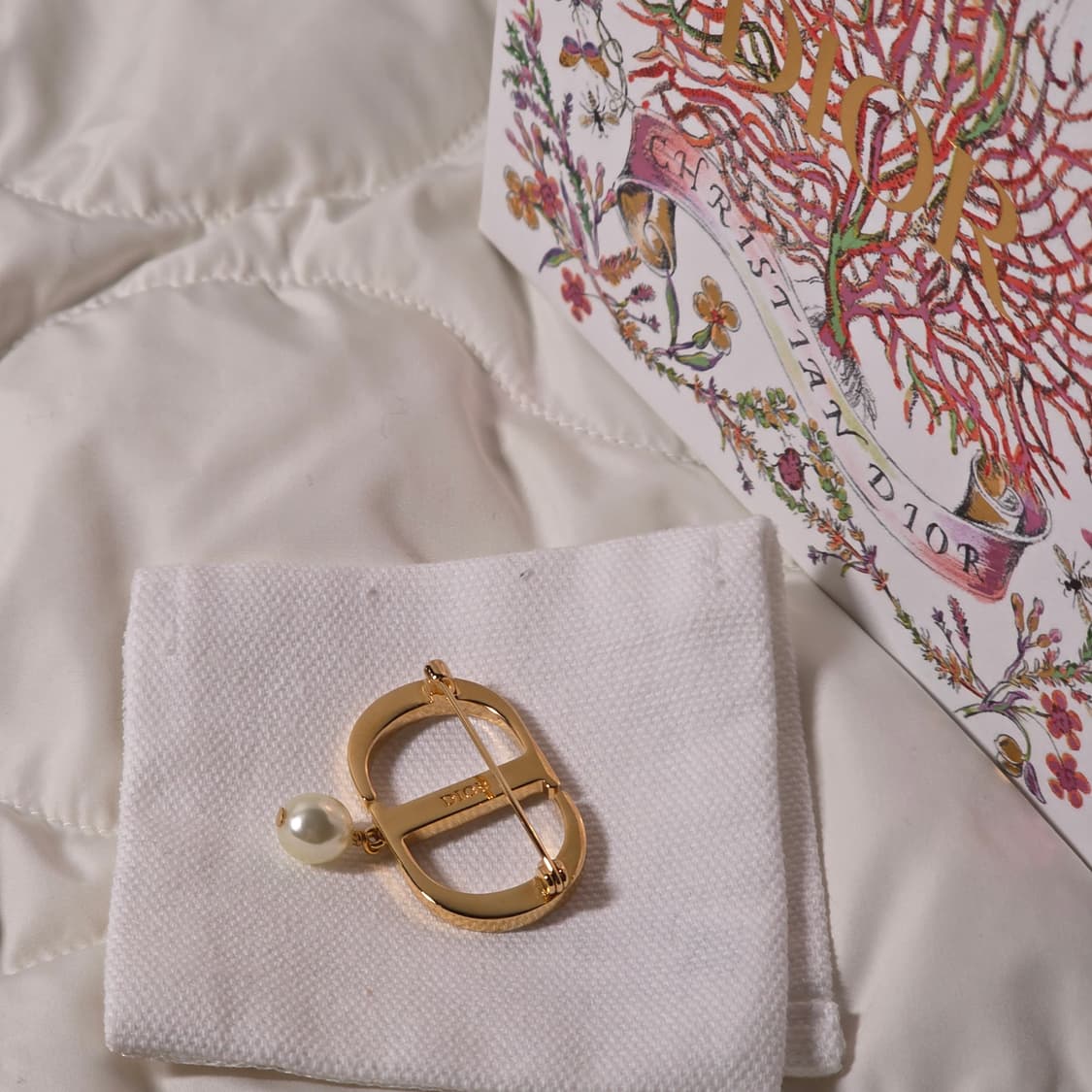 디올 쁘띠 cd 브로치 화이트 상품이미지8