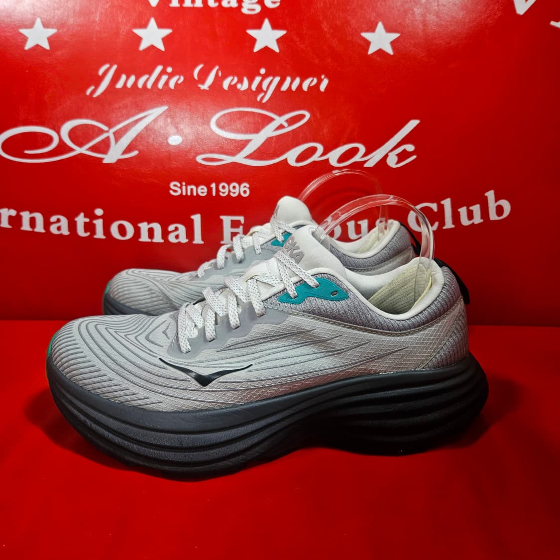 호카(Hoka) 본디 8TS 하버 미스트
255 size 상품이미지2