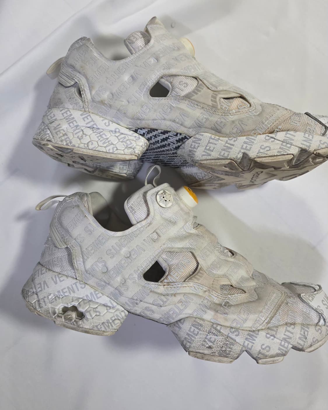 [VETEMENT x Reebok] 베트멍 리복 퓨리 상품이미지2