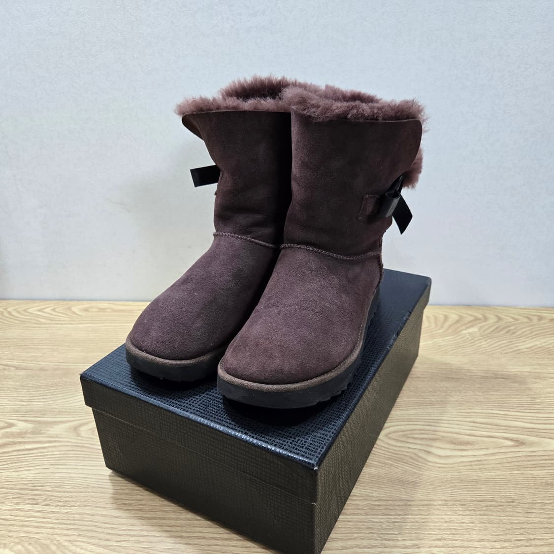 245 어그 UGG 클래식 Knot 초코 상품이미지1