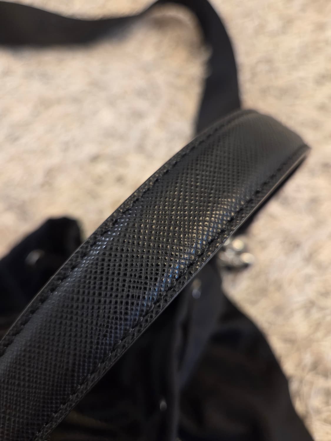 프라다 로봇패치 리미티드 에디션 버킷백(현대백화점 구입) 상품이미지4