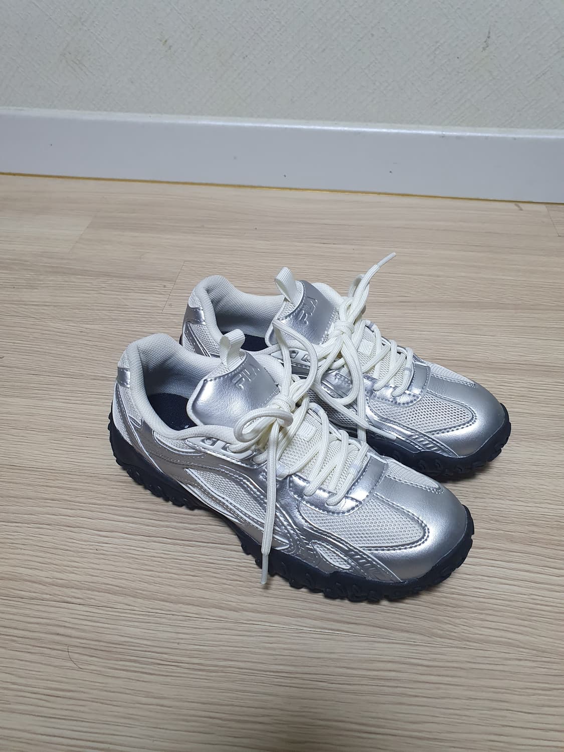 휠라 에샤페 실버 운동화 230 상품이미지2