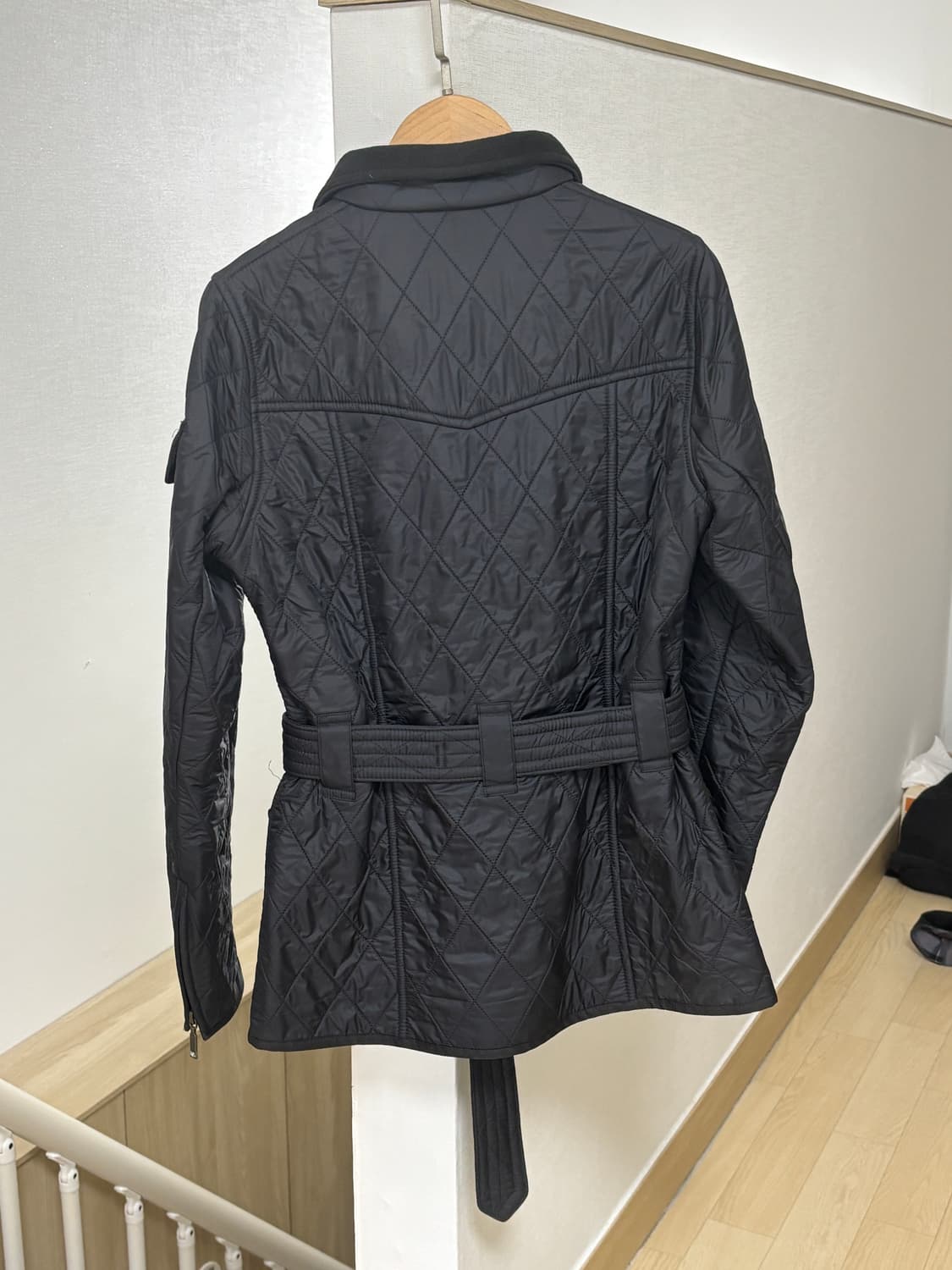 바버 폴라퀼트 퀼팅 자켓 블랙 상품이미지4